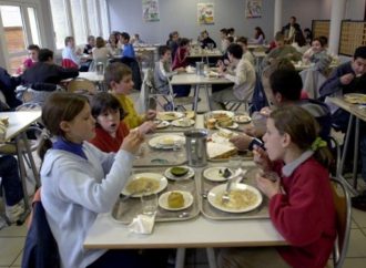 Fransa’da bir Belediye başkanı okul kantininde domuz eti menüsünü zorunlu kıldı