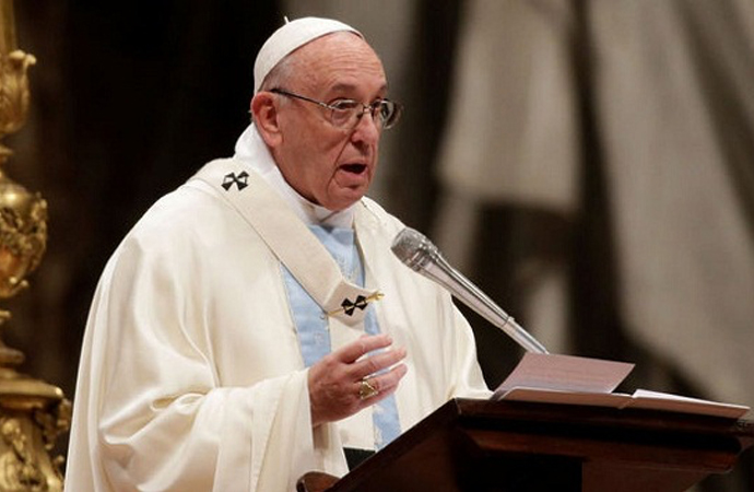 Papa Francis: Şüphelere rağmen mültecilere kucak açın