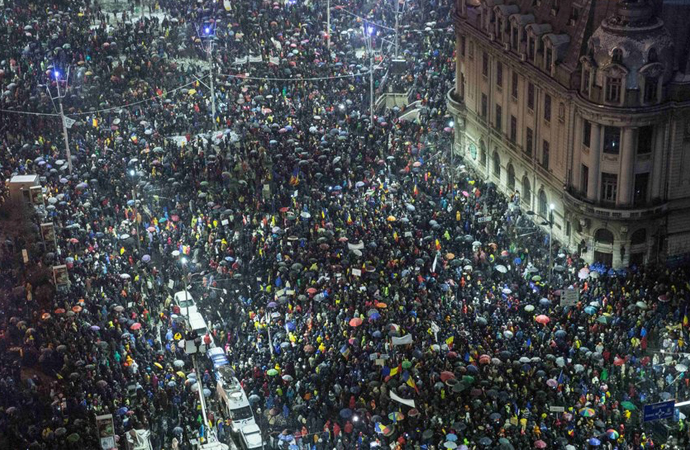 Romanya’da 50 bin kişi yargı reformunu ve yolsuzlukları protesto etti