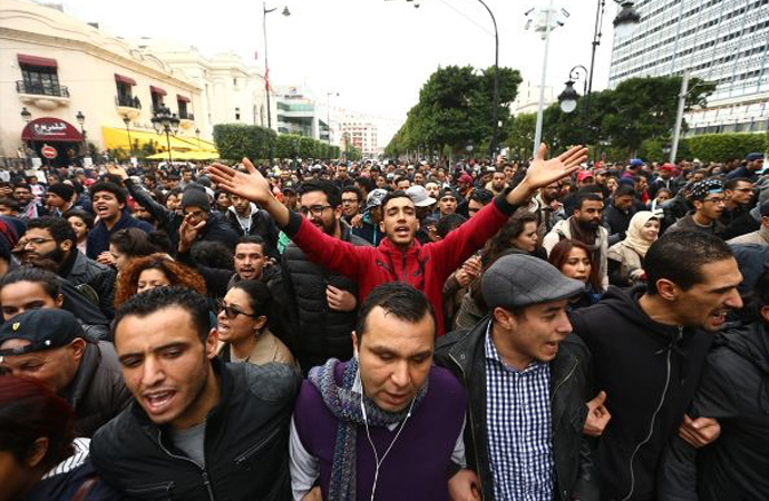 Tunus’ta protestolar başladı, olaylarda bir kişi öldü