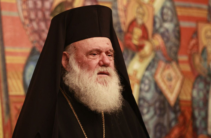 Yunanistan Başpiskoposu: ‘Okul kitapları Kilise’nin onayından geçsin’