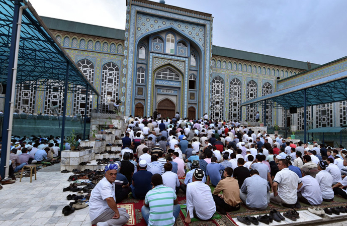 Tacikistan yönetimi ülkedeki camilerin yarısını kapattı