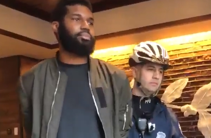 İki siyahi müşterisini gözaltına aldıran Starbucks özür diledi