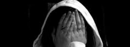 İlkokul öğrencilerine içkili, dansözlü eğlence!