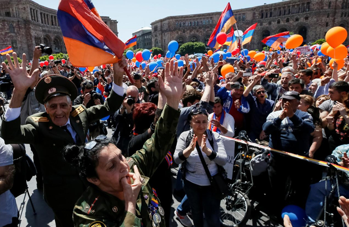 Ermenistan’da sokaklar kapatıldı