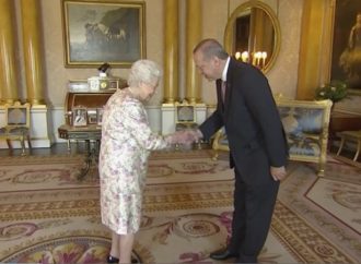 Kraliçe Elizabeth’ten sıcak karşılama