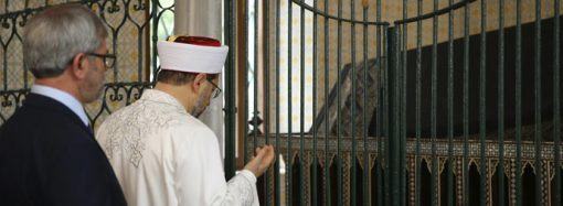 Önce Türbeye, Sonra Kıraathaneye