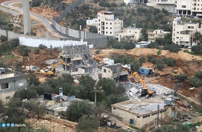 İşgalciler, Filistinlilere ait 12 ev ve işyerini yıktı ​