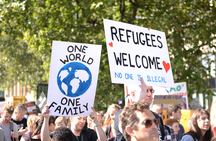 Turistlere ‘Gelmeyin’ diyen Barselona’da mültecilere ‘Hoşgeldiniz’ pankartı
