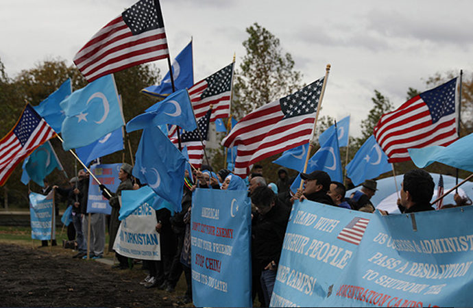 Uygurlar Çin’i Washington’da protesto etti