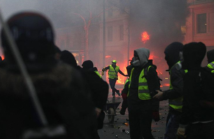 Fransa’daki olaylara ‘kaos’ ve ‘gerilla savaşı’ benzetmesi