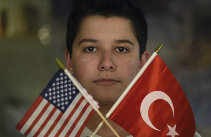 Türk ve Amerikan kültürlerini sanatla bağlama çabası