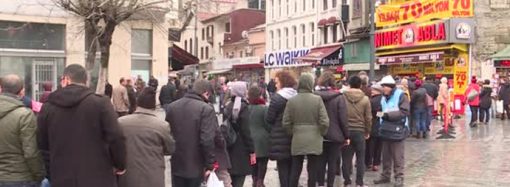 Uzun müddet Hilafet merkezi olmuş İstanbul’da uzun kuyruklar!