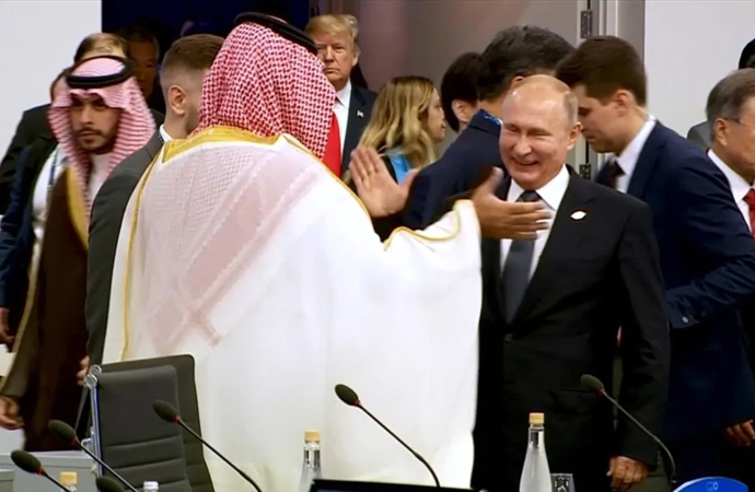Putin ile Suudi Prens Selman’dan samimi poz