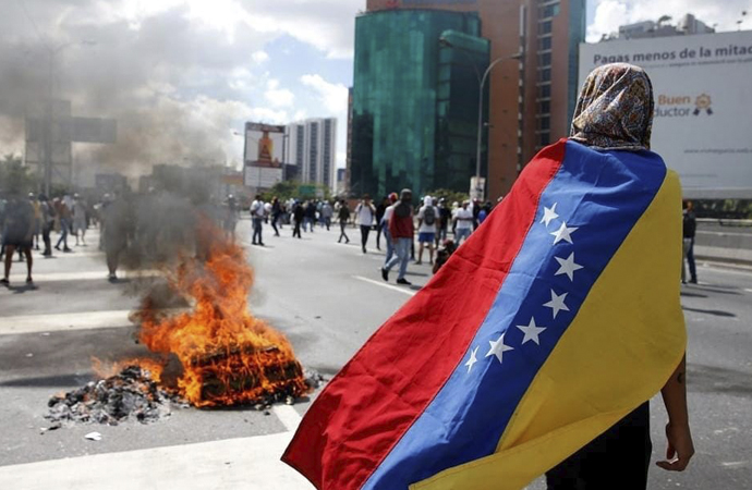 Venezuela ABD’ye petrol satmaya devam edecek