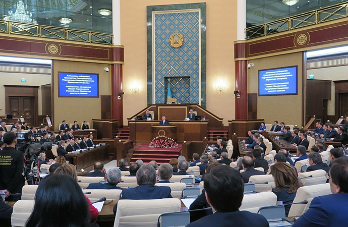 Kazakistan Cumhurbaşkanı hükümetin istifasını istedi