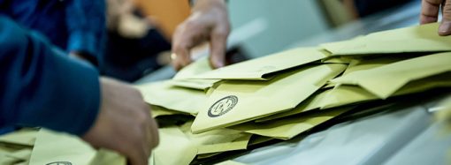 SEÇİM SÜRECİNİN ÖZETİ: TÜRBE VE ŞARAPTAN OY DEVŞİRMEK!