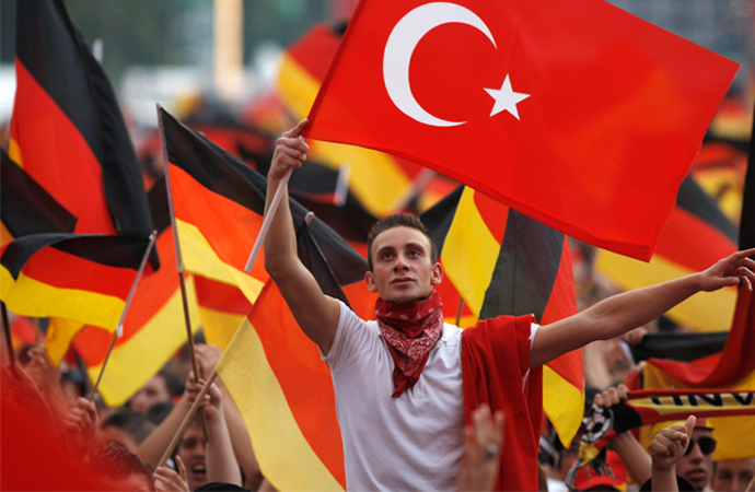 Financial Times: Almanya, ülkedeki Müslümanlar ile Türkiye arasındaki bağları koparmak istiyor
