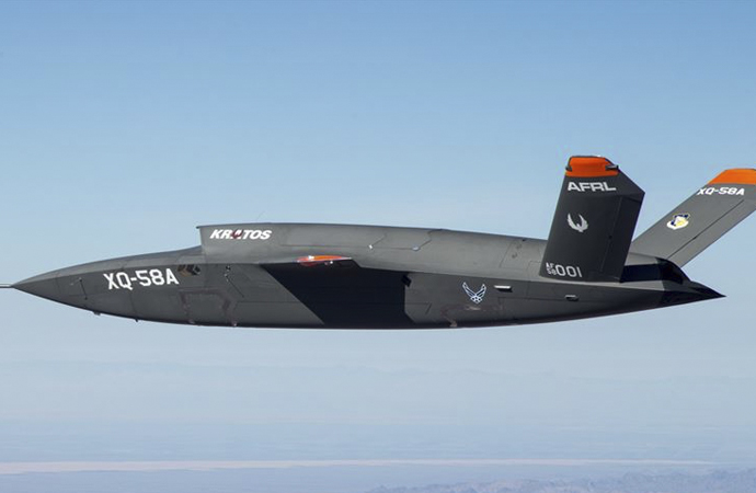 ABD ‘insansız’ yeni savaş uçağını tanıttı