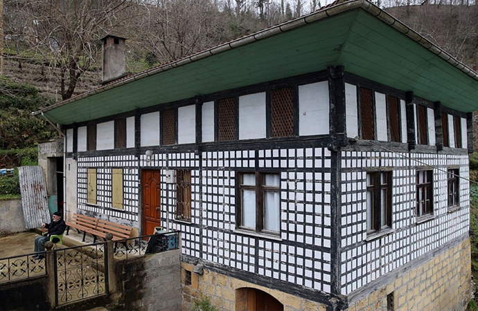 Kültür varlığı ilan edilen evini onaran 83 yaşındaki adama hapis cezası
