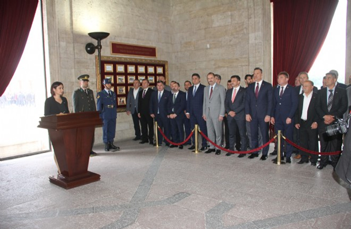 Ak Partili ve MHP’li başkanlar Anıtkabir’de