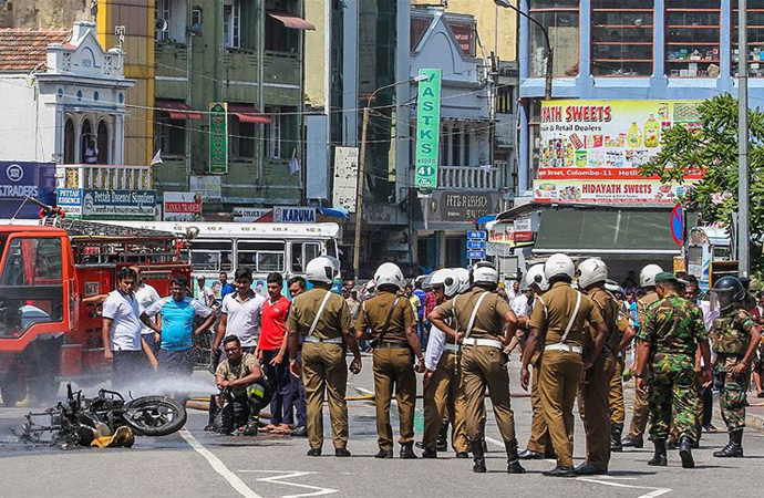 Sri Lanka’da polis baskınında 6’sı çocuk 15 kişi öldü