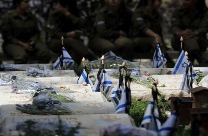 İsrail, bir askerinin kemiklerine karşılık iki Suriyeli esiri teslim edecek