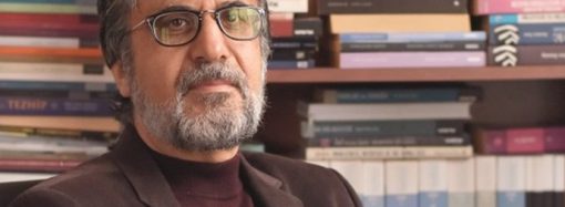 ‘Suflörü görmeyenler, sahnedekinin rolünü gerçek sanabilir!’