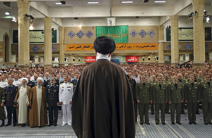 İran siyasetinde Devrim Muhafızlarının rolü