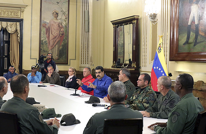 Maduro: Bu darbe girişimi cezasız kalmayacak