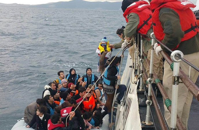 Yunanistan’a geçmek isterken yakalanan göçmen sayısı 16 bini geçti