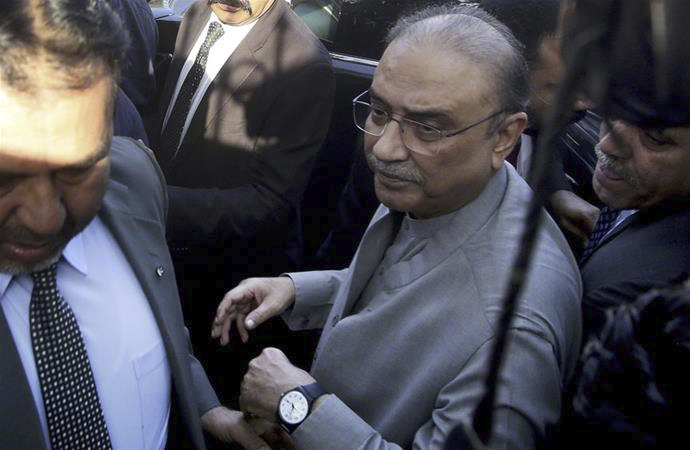Pakistan eski Cumhurbaşkanı gözaltında