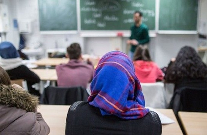 Belçika’da okullarda başörtüsü yasağı büyüyor