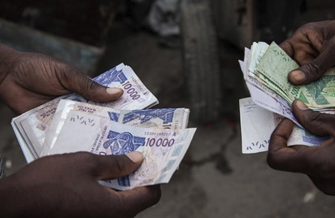 Batı Afrika’da sömürge mirası 74 yıllık para birimi tarihe karışıyor