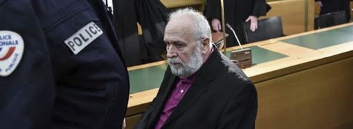 Papaz Kiliseyi suçladı