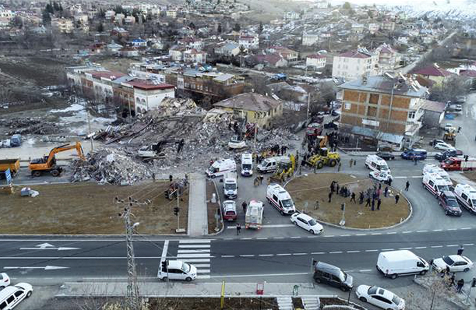 Elazığ’daki depremin enkazı havadan görüntülendi
