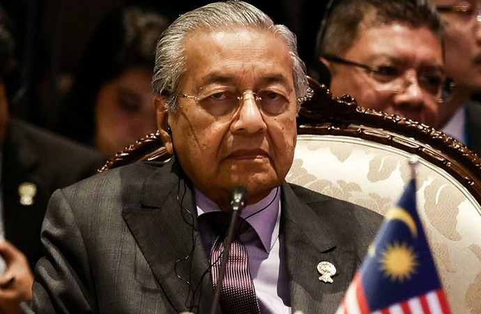 Mahathir Muhammed istifa etti