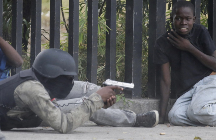 Yeni kaos haberi Haiti’den: Polis ve Asker çatışıyor