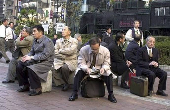 Japonya 70 yaşına kadar çalışmanın önünü açıyor