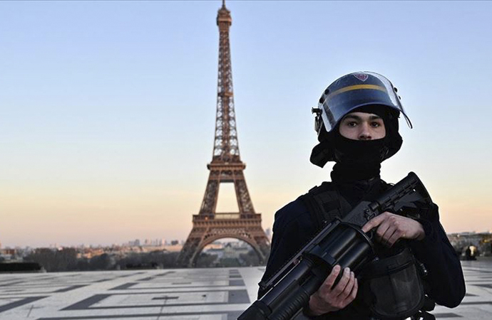 Fransa’da kontrol için 100 bin polis ve jandarma