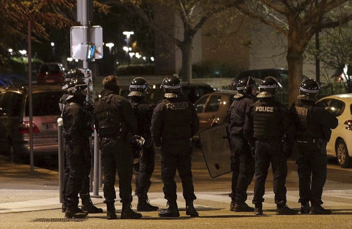 Fransa’da banliyö olayları 4 gündür devam ediyor