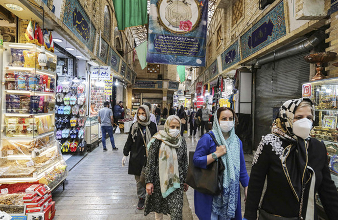 İran’da camilerin yeniden açılması tartışılıyor