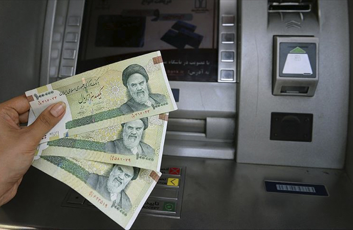İran’da dolar ilk kez 19 bin tümeni aşarak tarihi rekorunu kırdı