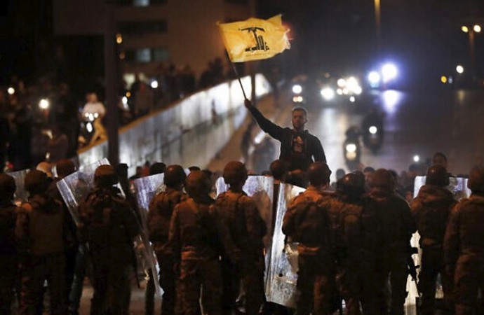 Lübnan’da göstericilere müdahale ordudan geldi