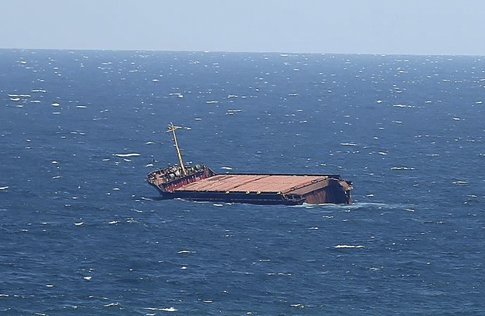 İran’a ait yük gemisi Irak karasularında battı