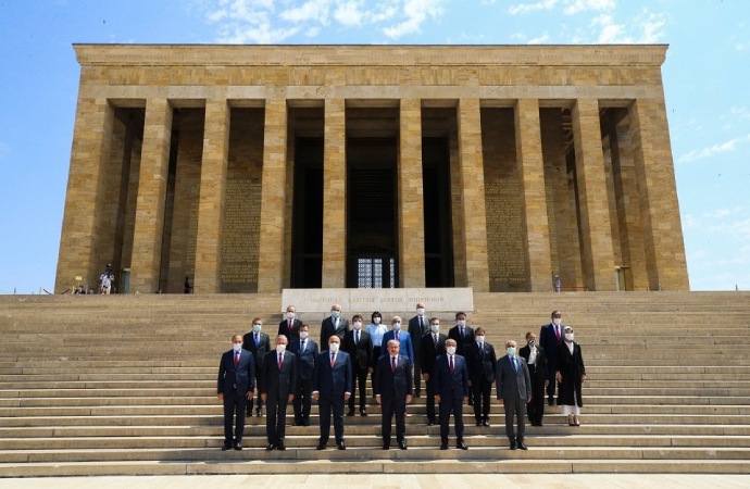 Mustafa Şentop ve Divan üyeleri Anıtkabir’de