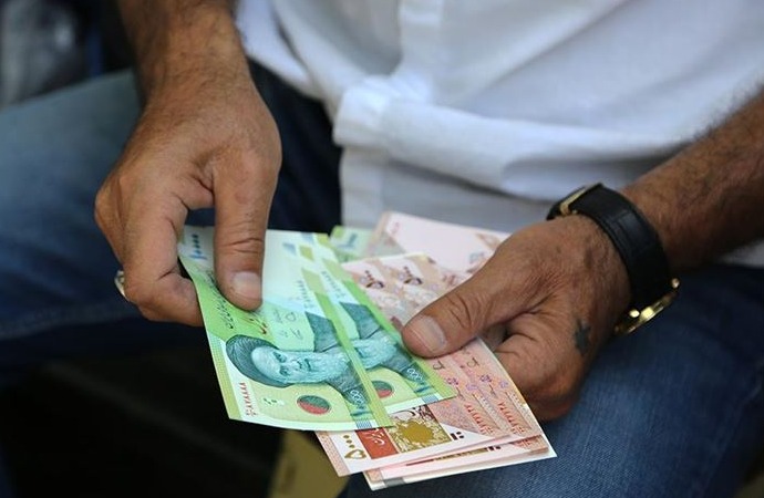 İran’da dolar ilk kez 25 bin tümeni aşarak rekor kırdı