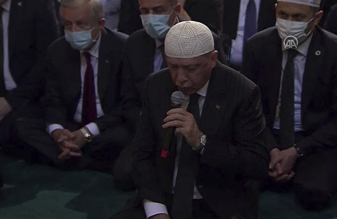 Erdoğan Ayasofya’da Kur’an okudu