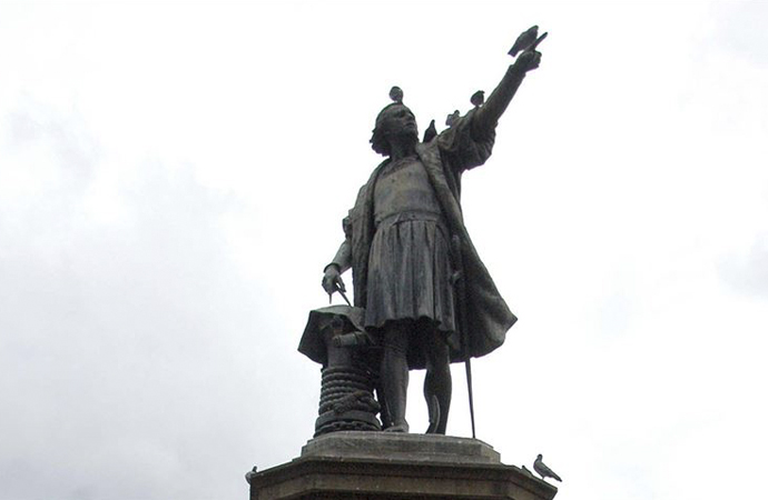 Kristof Kolomb’un heykeli isminin verildiği şehirden kaldırıldı