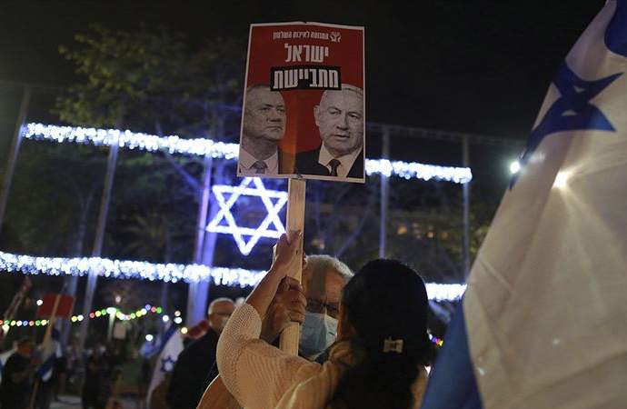 Netanyahu aleyhindeki protestolara, koalisyon ortağı Gantz’tan destek